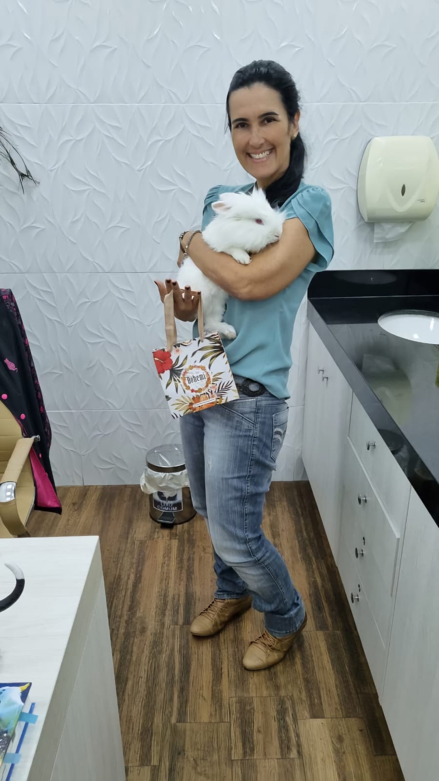 Atendimento de coelho na clínica veterinária em Cuiabá